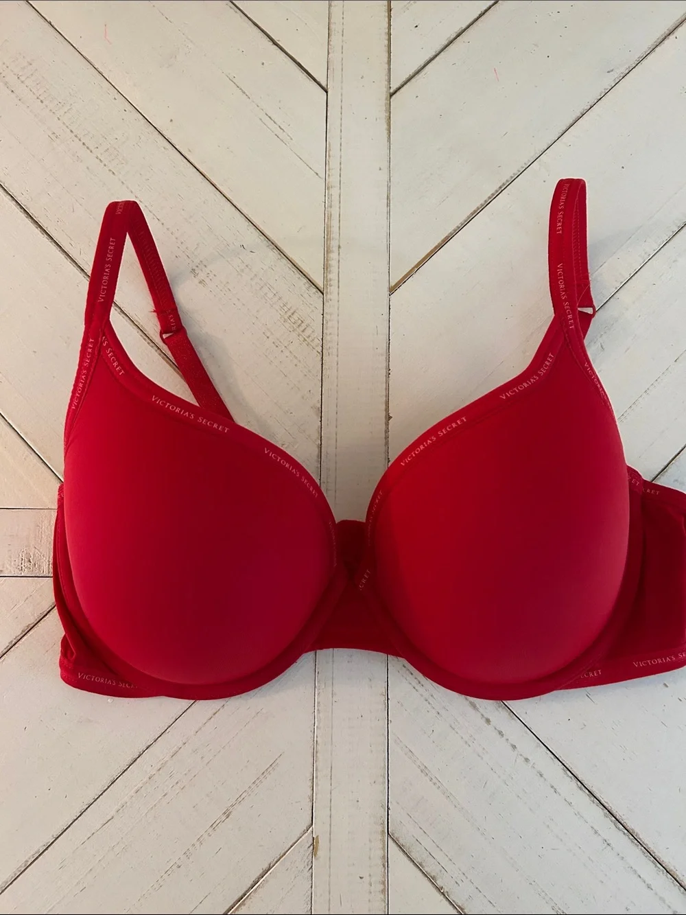 Victoria's Secret Red T-Shirt Push-up Full Coverage Bra